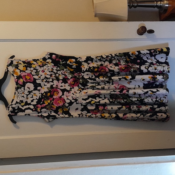 White Mark sleeveless flower pattern dress. Size large. - Picture 5 of 7